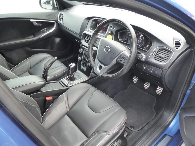 VOLVO V40