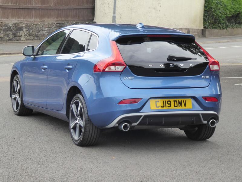 VOLVO V40