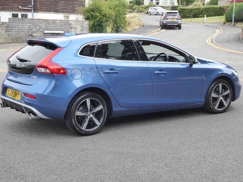 VOLVO V40